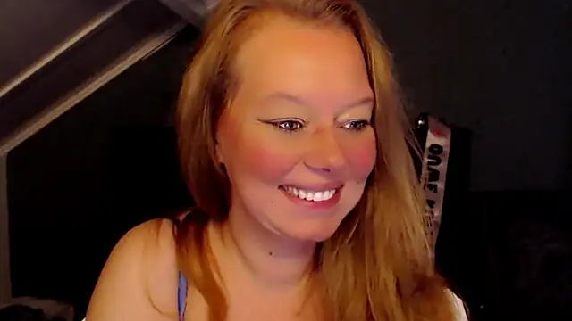 Snapshot of roxanna24 chatting on May 19, 2026, 8:05 pm roxanna24 online show from May 19, 2026, 8:05 pm