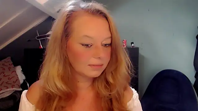Snapshot of roxanna24 chatting on June 4, 2026, 7:07 pm roxanna24 online show from June 4, 2026, 7:07 pm