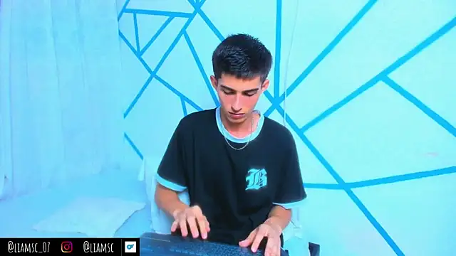 liam scott77 online show from October 9, 2025, 7:14 pm