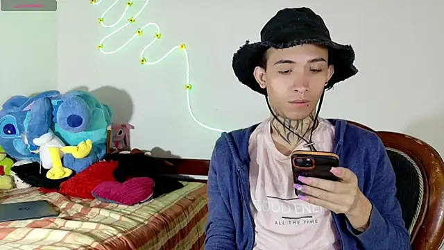 Micaela Rangel online show from May 22, 2026, 4:32 am