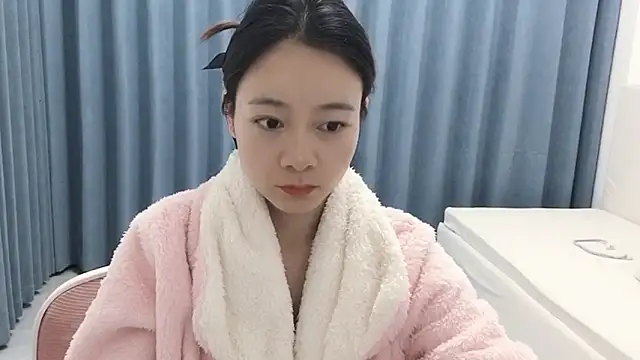 amy-jini online show from December 24, 2024, 12:44 pm