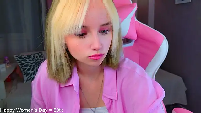 Snapshot of b4by_LoL1 chatting on March 8, 2026, 3:26 pm b4by LoL1 online show from March 8, 2026, 3:26 pm