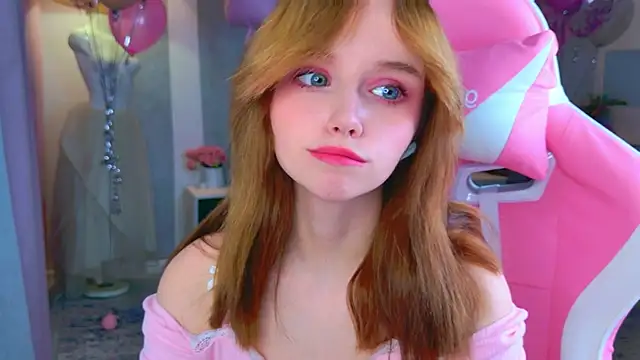 Snapshot of b4by_LoL1 chatting on November 23, 2025, 3:33 pm b4by LoL1 online show from November 23, 2025, 3:33 pm