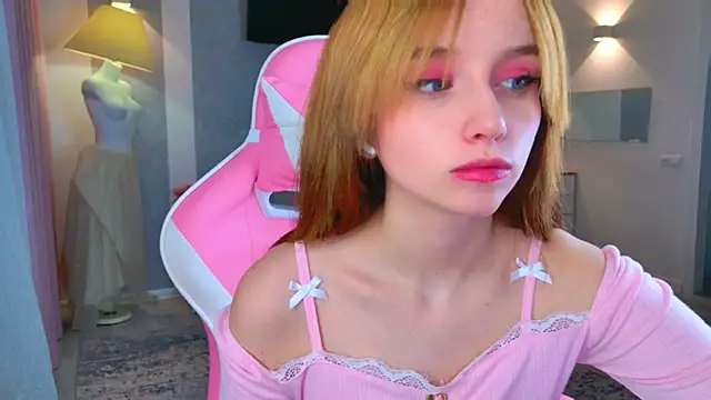 Snapshot of b4by_LoL1 chatting on December 5, 2025, 12:15 pm b4by LoL1 online show from December 5, 2025, 12:15 pm