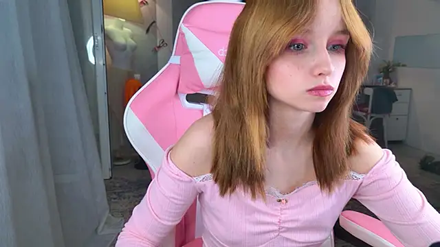 Snapshot of b4by_LoL1 chatting on November 14, 2025, 2:32 pm b4by LoL1 online show from November 14, 2025, 2:32 pm