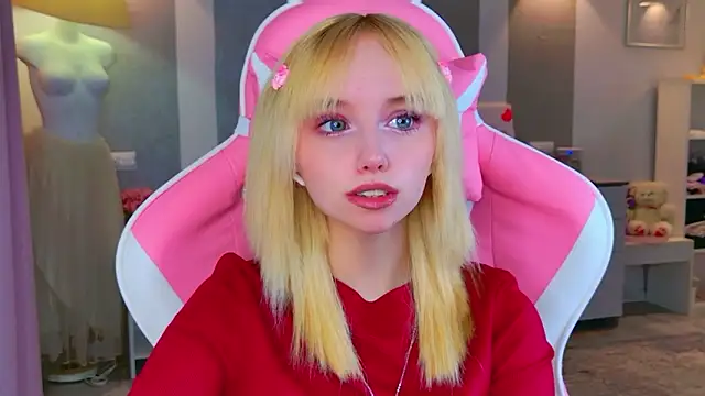 Snapshot of b4by_LoL1 chatting on February 12, 2026, 12:38 pm b4by LoL1 online show from February 12, 2026, 12:38 pm