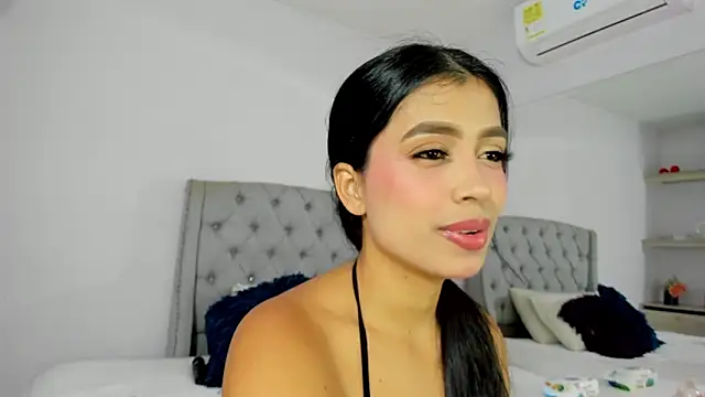 TianaReedd online show from October 4, 2025, 1:12 pm