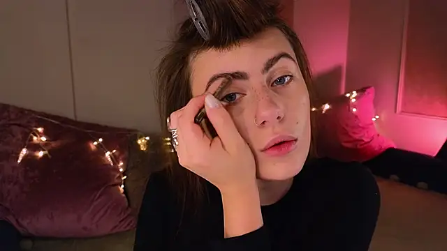 Snapshot of tomorrows_day chatting on December 4, 2025, 9:14 pm tomorrows day online show from December 4, 2025, 9:14 pm