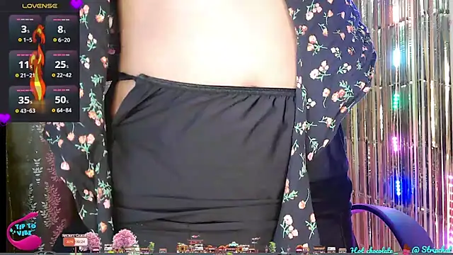 Snapshot of Hot_chocolate__ chatting on December 15, 2024, 9:20 pm Hot chocolate online show from December 15, 2024, 9:20 pm