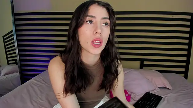 Snapshot of Catyloves chatting on November 8, 2025, 9:40 pm Catyloves online show from November 8, 2025, 9:40 pm