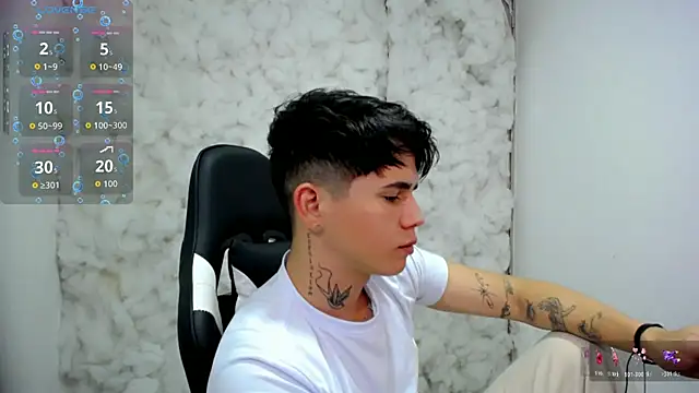 Snapshot of Tayson_Rivers chatting on November 24, 2025, 2:11 am Tayson Rivers online show from November 24, 2025, 2:11 am