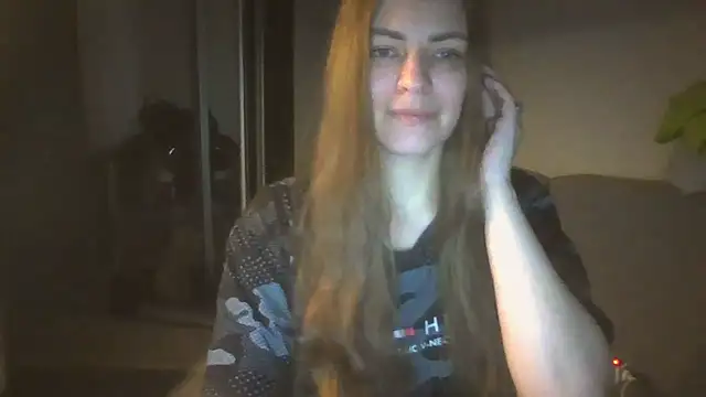 Snapshot of AnnaDiamond1 chatting on November 19, 2025, 12:54 am AnnaDiamond1 online show from November 19, 2025, 12:54 am