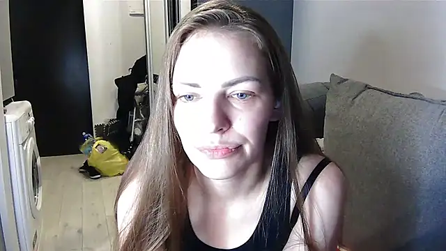 Snapshot of AnnaDiamond1 chatting on August 8, 2026, 8:49 pm AnnaDiamond1 online show from August 8, 2026, 8:49 pm