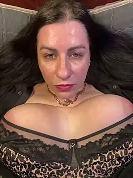 Evelinia online show from May 12, 2026, 3:29 pm