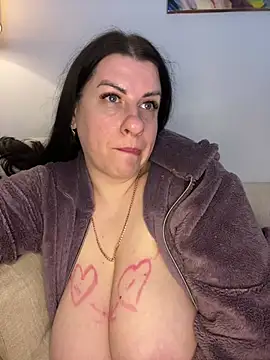 Evelinia online show from February 17, 2025, 1:33 pm