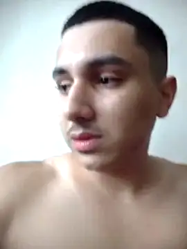 Snapshot of Kalinpauzudo chatting on April 13, 2026, 5:28 pm Kalinpauzudo online show from April 13, 2026, 5:28 pm