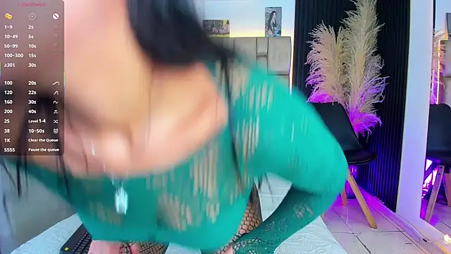 little sophie18 online show from May 27, 2026, 8:38 pm