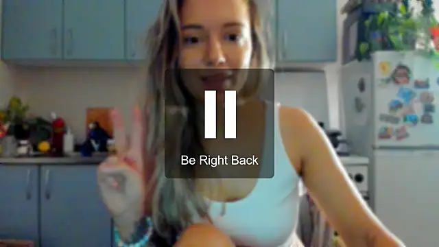 Snapshot of foxy_blond chatting on November 8, 2025, 12:36 am foxy blond online show from November 8, 2025, 12:36 am