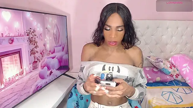 Snapshot of DannaDocell chatting on March 19, 2025, 10:55 am DannaDocell online show from March 19, 2025, 10:55 am