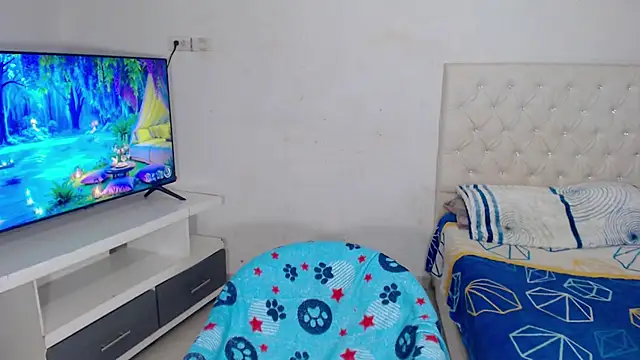 Snapshot of DannaDocell chatting on October 25, 2025, 9:37 pm DannaDocell online show from October 25, 2025, 9:37 pm