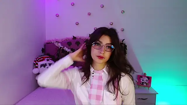 Snapshot of cami_mila9 chatting on December 4, 2024, 1:19 am cami mila9 online show from December 4, 2024, 1:19 am