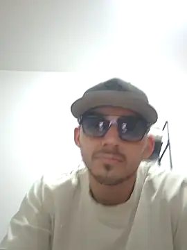 Snapshot of kevinsito1 chatting on May 27, 2026, 10:39 pm kevinsito1 online show from May 27, 2026, 10:39 pm