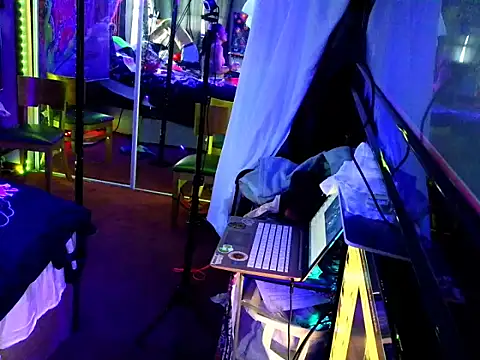 Snapshot of KRYZTALYNXXX chatting on January 6, 2025, 2:14 pm KRYZTALYNXXX online show from January 6, 2025, 2:14 pm