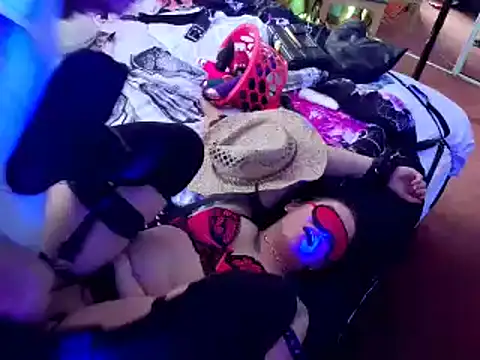 Snapshot of KRYZTALYNXXX chatting on January 1, 2025, 5:11 pm KRYZTALYNXXX online show from January 1, 2025, 5:11 pm