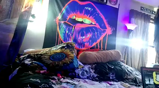 Snapshot of KRYZTALYNXXX chatting on February 17, 2025, 7:33 pm KRYZTALYNXXX online show from February 17, 2025, 7:33 pm