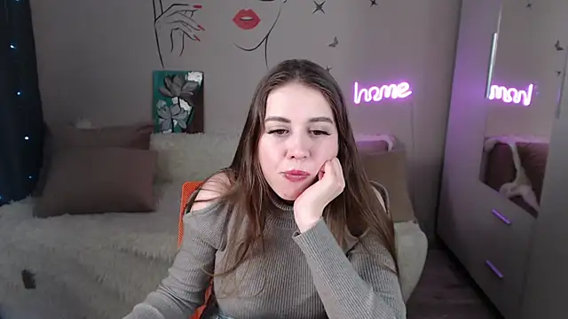 SummerLeena online show from January 13, 2025, 7:10 pm