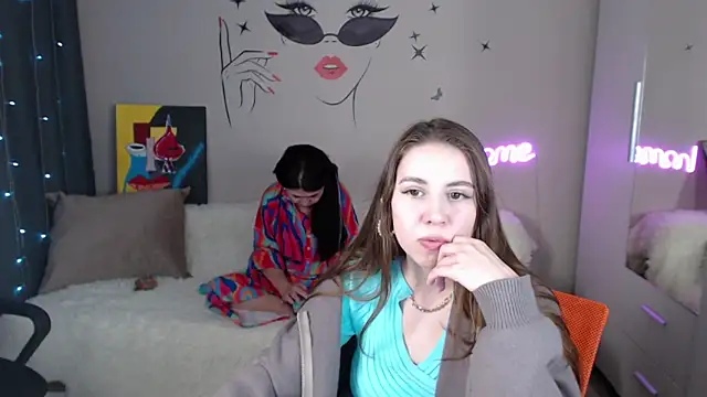 SummerLeena online show from January 3, 2025, 2:30 pm