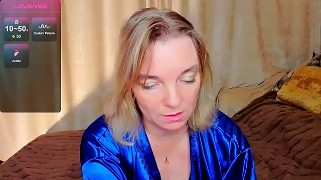 Snapshot of Regina__blue chatting on October 3, 2025, 5:58 pm Regina  blue online show from October 3, 2025, 5:58 pm