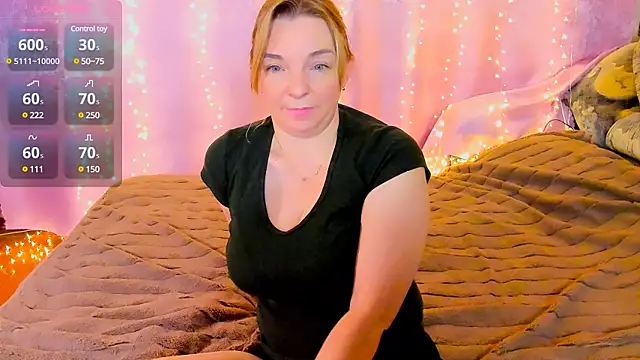 Snapshot of Regina__blue chatting on January 28, 2025, 8:15 pm Regina  blue online show from January 28, 2025, 8:15 pm