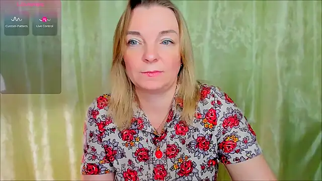 Snapshot of Regina__blue chatting on March 4, 2025, 7:22 pm Regina  blue online show from March 4, 2025, 7:22 pm
