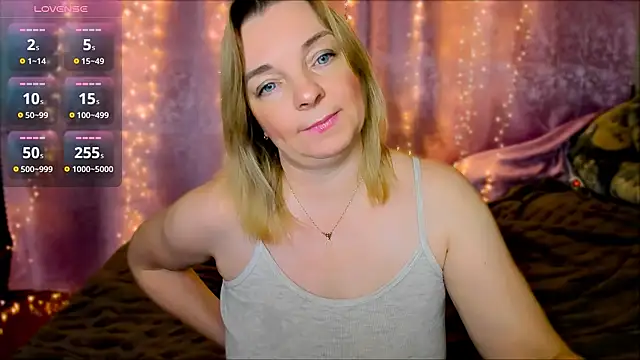 Snapshot of Regina__blue chatting on January 27, 2025, 5:37 pm Regina  blue online show from January 27, 2025, 5:37 pm