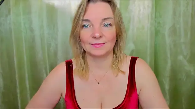 Snapshot of Regina__blue chatting on February 3, 2025, 10:11 pm Regina  blue online show from February 3, 2025, 10:11 pm