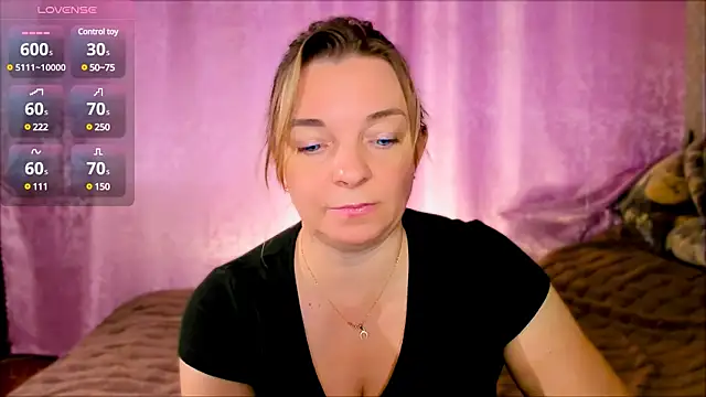 Snapshot of Regina__blue chatting on January 28, 2025, 12:00 pm Regina  blue online show from January 28, 2025, 12:00 pm