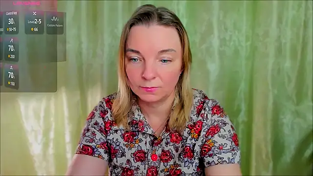Snapshot of Regina__blue chatting on March 16, 2025, 8:32 pm Regina  blue online show from March 16, 2025, 8:32 pm