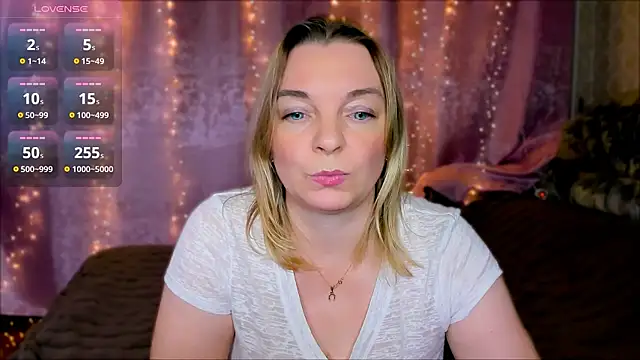 Snapshot of Regina__blue chatting on January 14, 2025, 7:32 pm Regina  blue online show from January 14, 2025, 7:32 pm