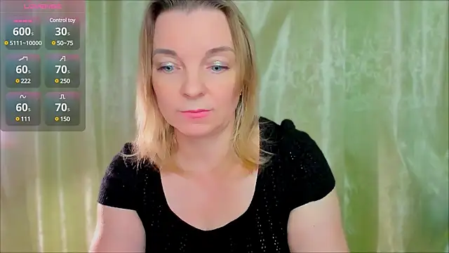 Snapshot of Regina__blue chatting on February 17, 2025, 7:12 pm Regina  blue online show from February 17, 2025, 7:12 pm