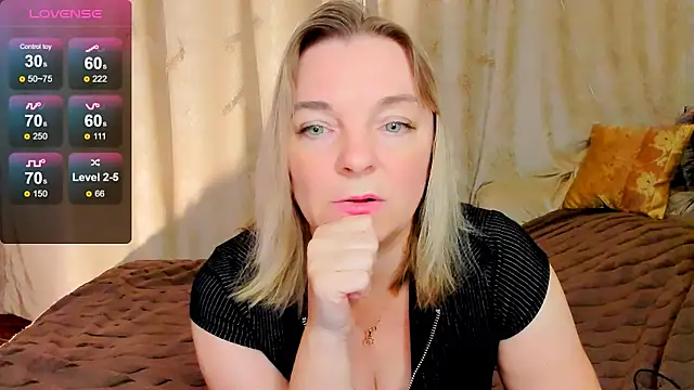 Snapshot of Regina__blue chatting on October 18, 2025, 4:53 pm Regina  blue online show from October 18, 2025, 4:53 pm