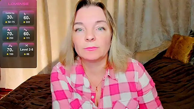 Snapshot of Regina__blue chatting on October 5, 2025, 5:47 pm Regina  blue online show from October 5, 2025, 5:47 pm