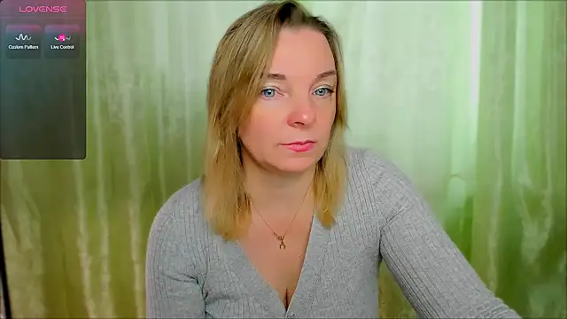 Snapshot of Regina__blue chatting on March 2, 2025, 1:42 pm Regina  blue online show from March 2, 2025, 1:42 pm
