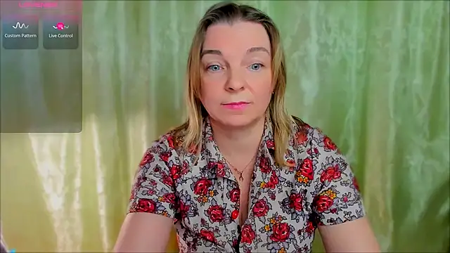 Snapshot of Regina__blue chatting on March 16, 2025, 11:37 pm Regina  blue online show from March 16, 2025, 11:37 pm