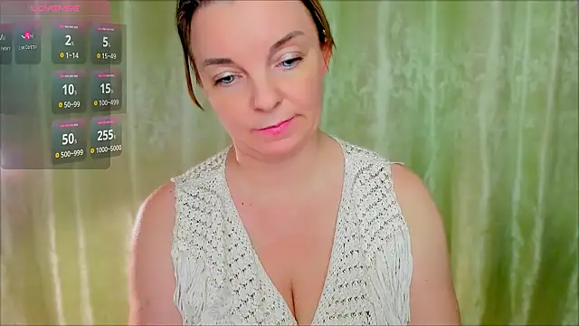 Snapshot of Regina__blue chatting on February 18, 2025, 9:09 pm Regina  blue online show from February 18, 2025, 9:09 pm