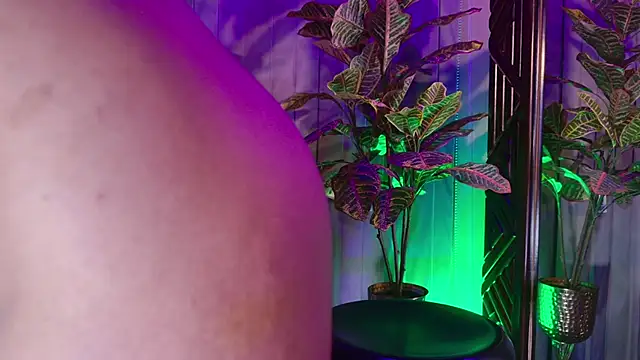 Snapshot of SeleneeEvanss chatting on September 15, 2025, 10:59 am SeleneeEvanss online show from September 15, 2025, 10:59 am