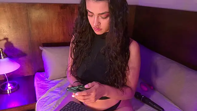 Snapshot of SeleneeEvanss chatting on October 7, 2025, 11:00 am SeleneeEvanss online show from October 7, 2025, 11:00 am