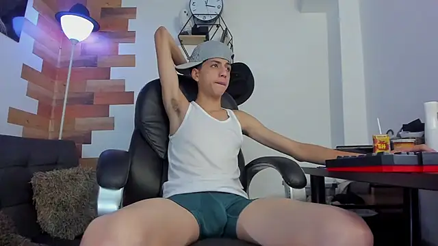 Snapshot of Kenbils chatting on December 4, 2024, 2:20 pm Kenbils online show from December 4, 2024, 2:20 pm