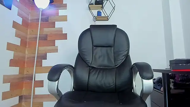 Snapshot of Kenbils chatting on January 8, 2025, 3:17 pm Kenbils online show from January 8, 2025, 3:17 pm