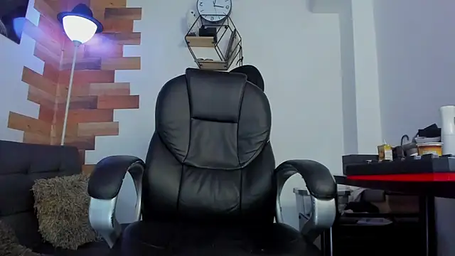 Snapshot of Kenbils chatting on December 4, 2024, 5:27 pm Kenbils online show from December 4, 2024, 5:27 pm